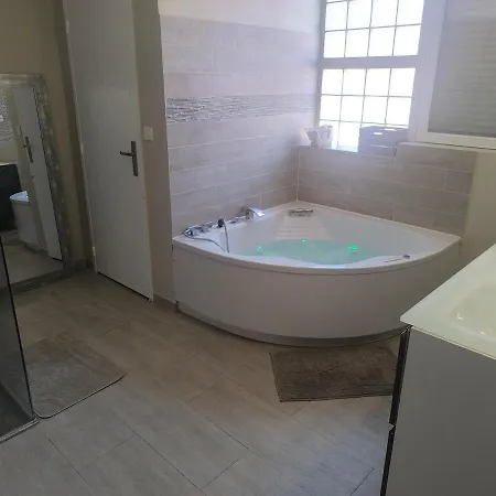 Grand Centre Avec Parking Apartment *
